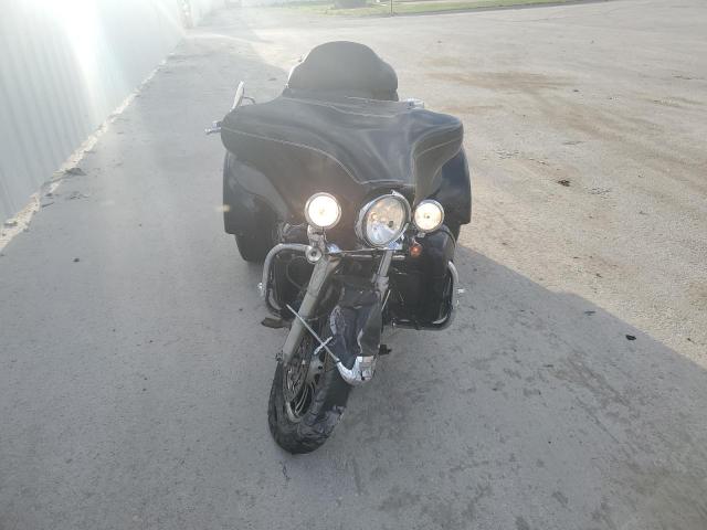 2011 HARLEY-DAVIDSON FLHTCUTG 1HD1MAM18BB856251