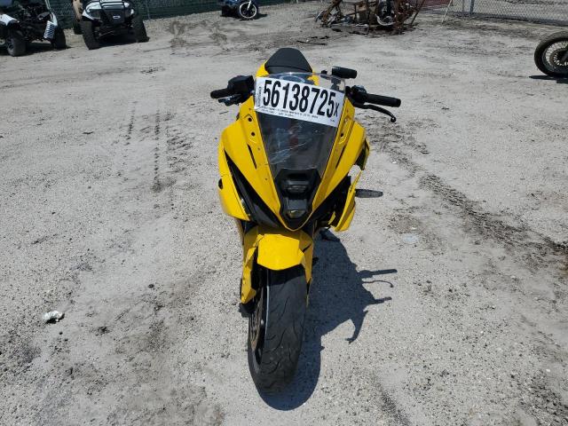SUZUKI GSX800 F 2024 yellow  gas JS1EM13B0R7100921 photo #3