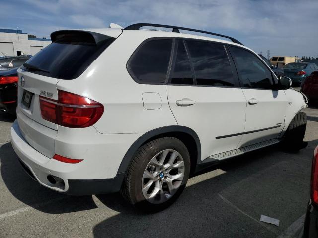 BMW X5 XDRIVE3 2013 white  gas 5UXZV4C59D0B01715 photo #4