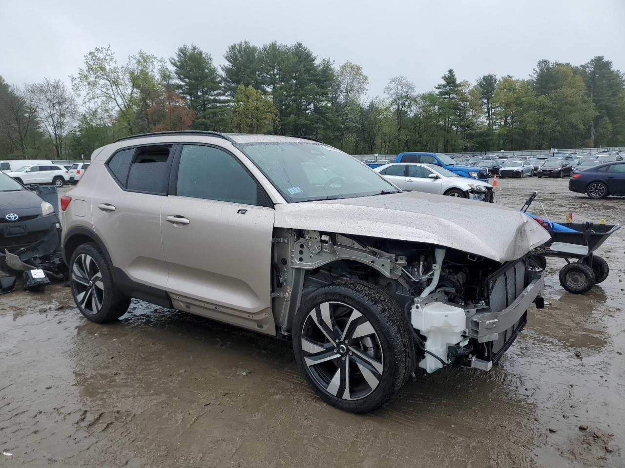 VOLVO XC40 PLUS