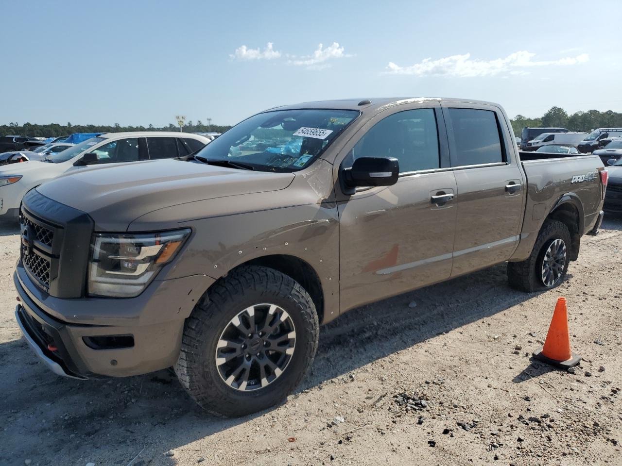 NISSAN TITAN SV