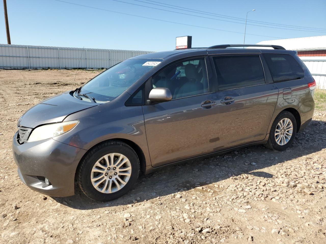 TOYOTA SIENNA XLE
