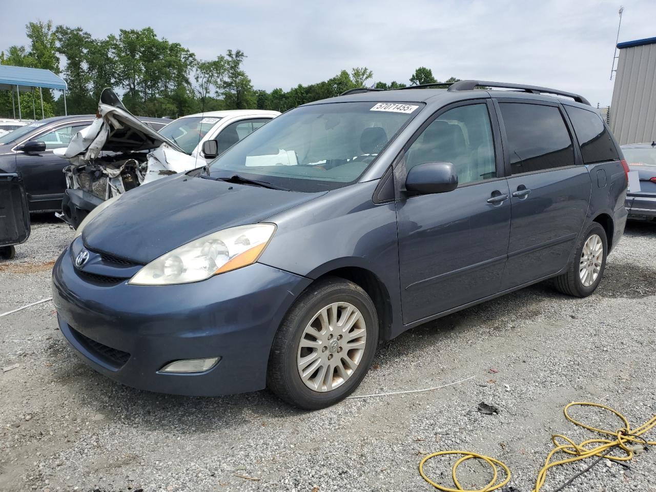 TOYOTA SIENNA XLE