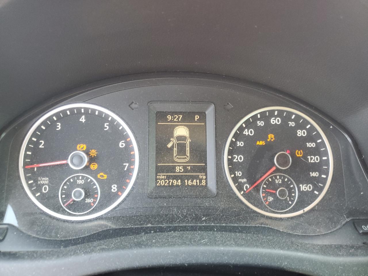 Volkswagen Tiguan s 2012
