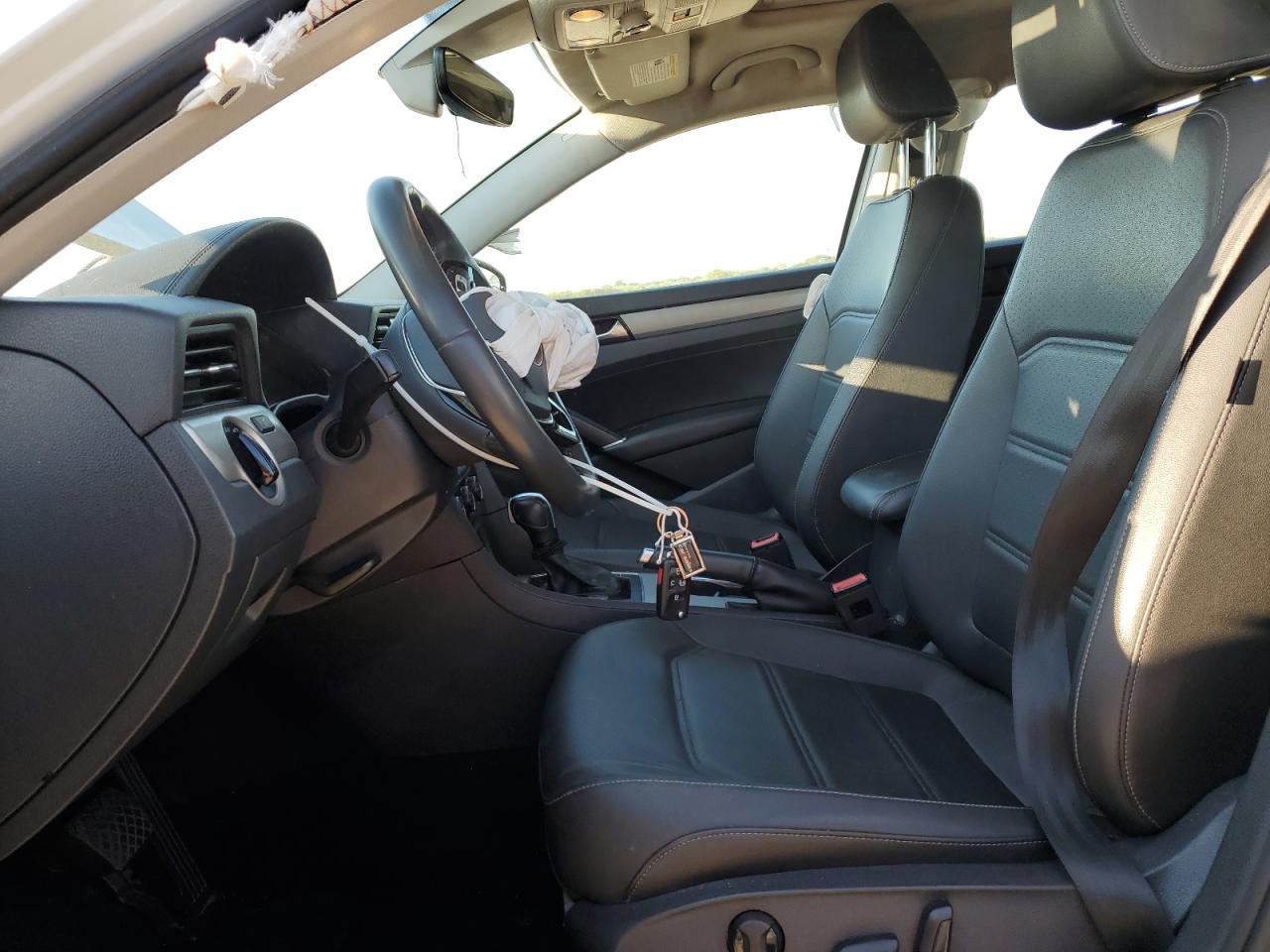 VOLKSWAGEN PASSAT SE