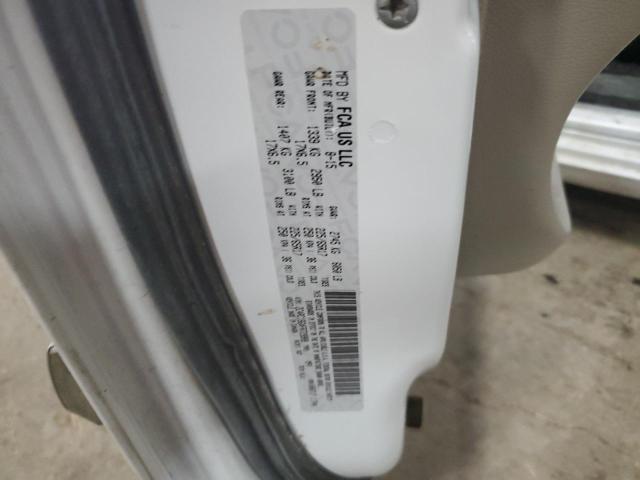 2015 CHRYSLER TOWN & COU - 2C4RC1BGXFR729989