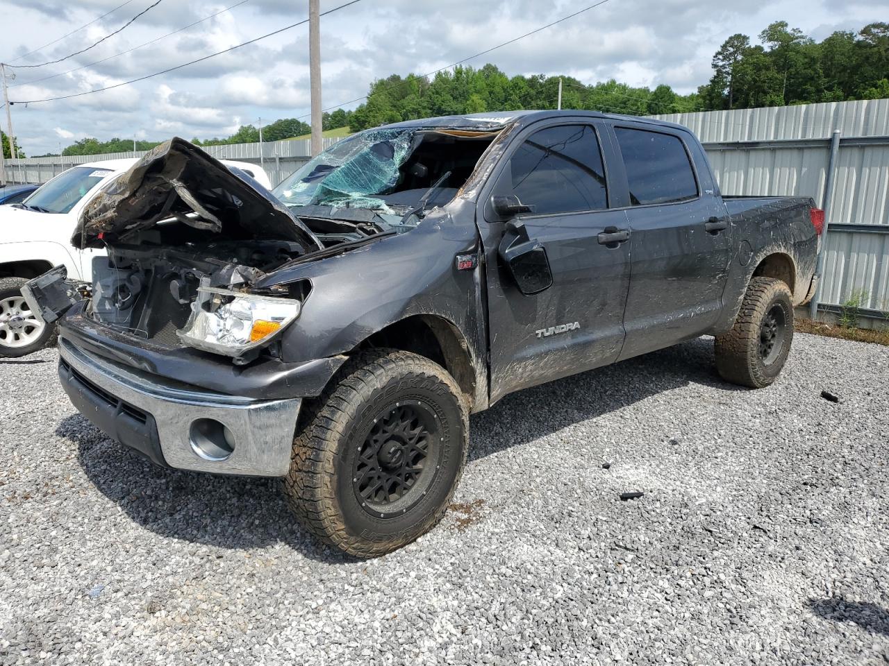 TOYOTA TUNDRA CREWMAX SR5