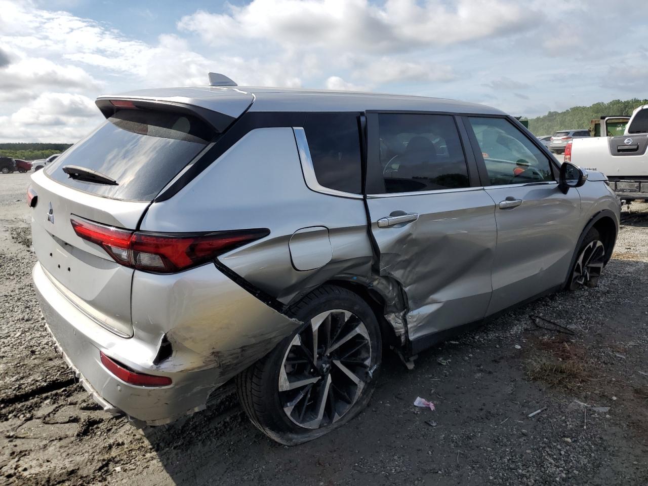 MITSUBISHI OUTLANDER ES