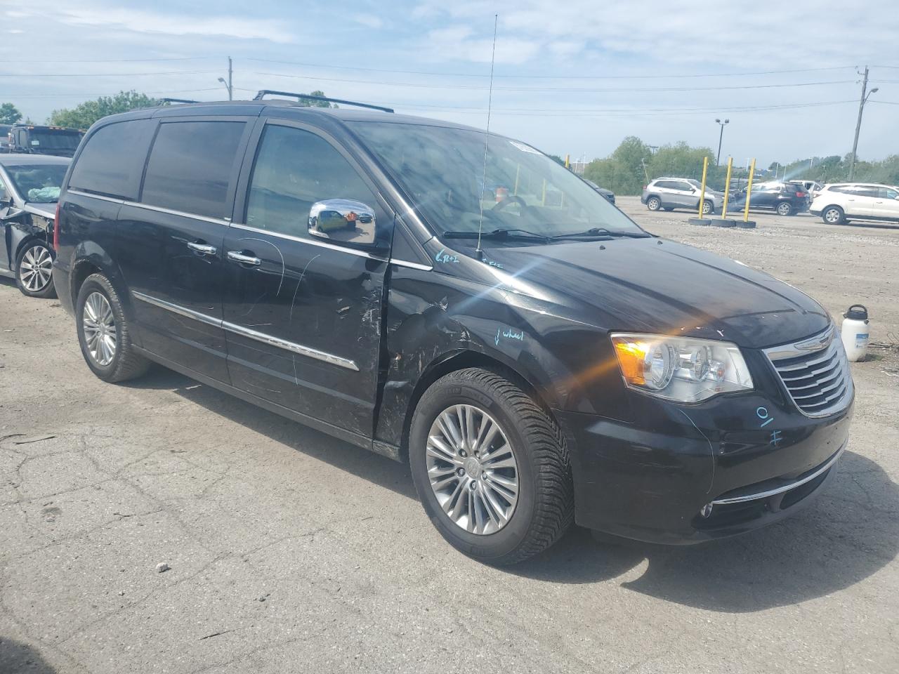 CHRYSLER TOWN & COUNTRY TOURING L