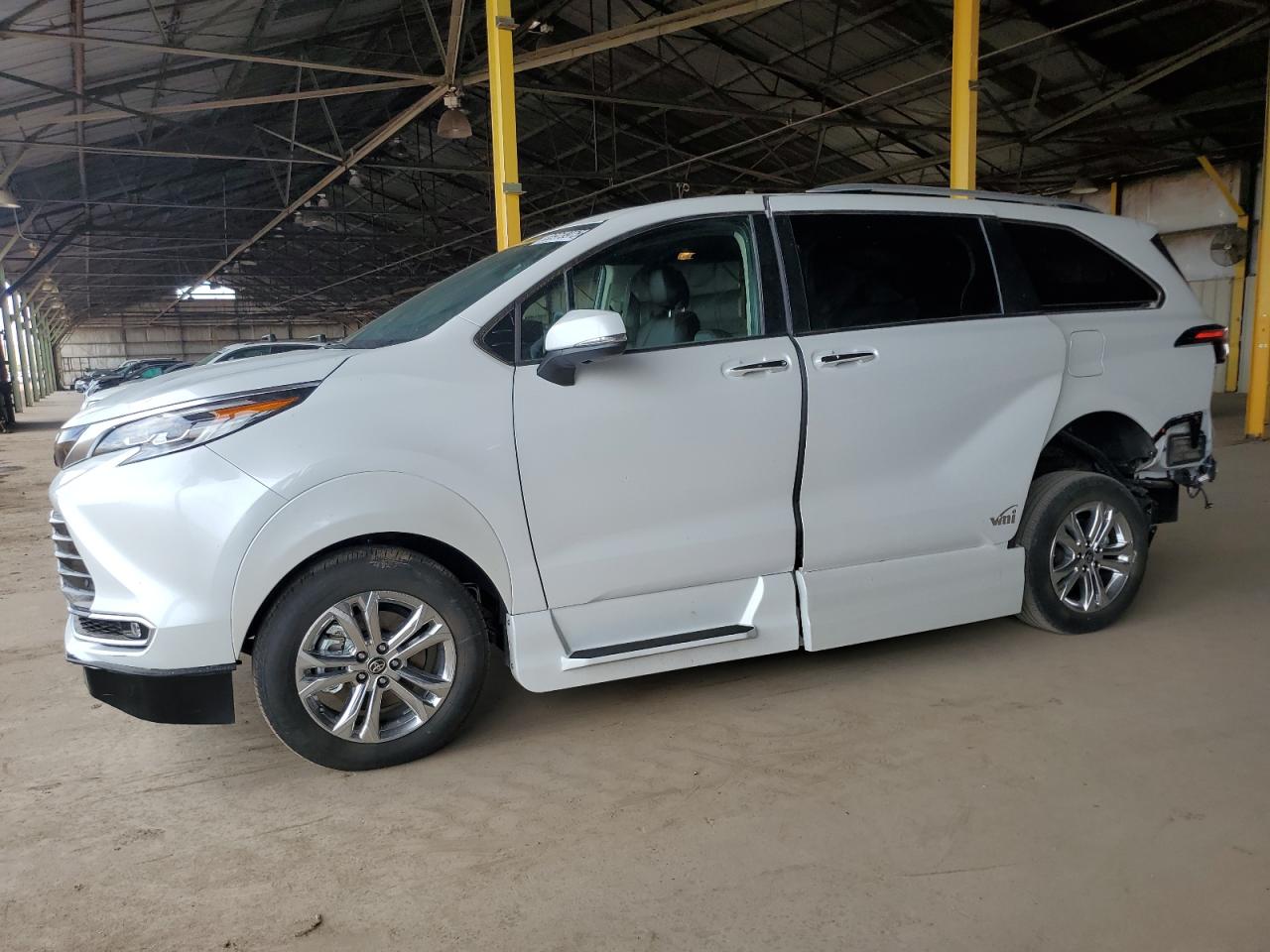 TOYOTA SIENNA LIMITED