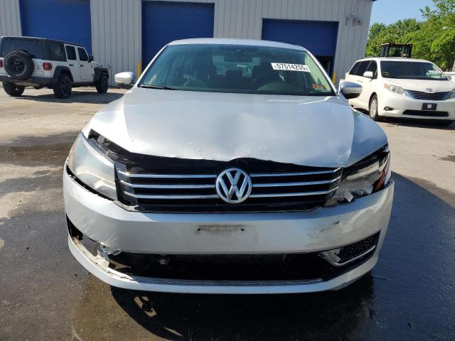 2015 VOLKSWAGEN PASSAT S - 1VWAT7A32FC044082