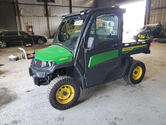 JOHN DEERE GATOR