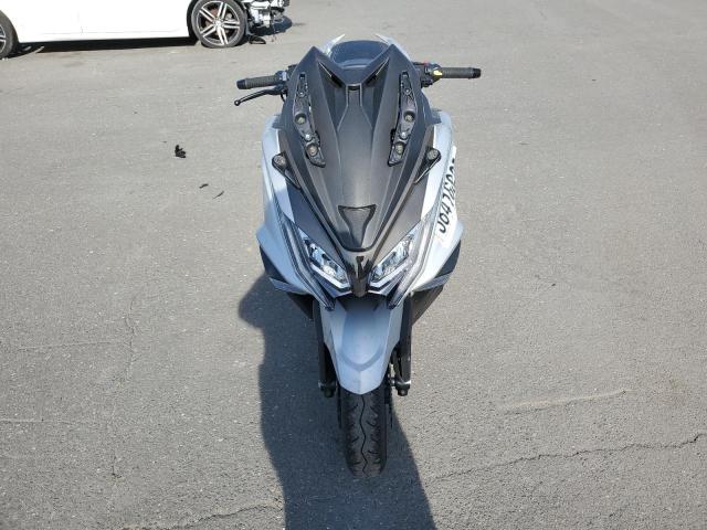 KYMCO USA INC AK 550 2023 silver  gas RFBSAT546PB610280 photo #3