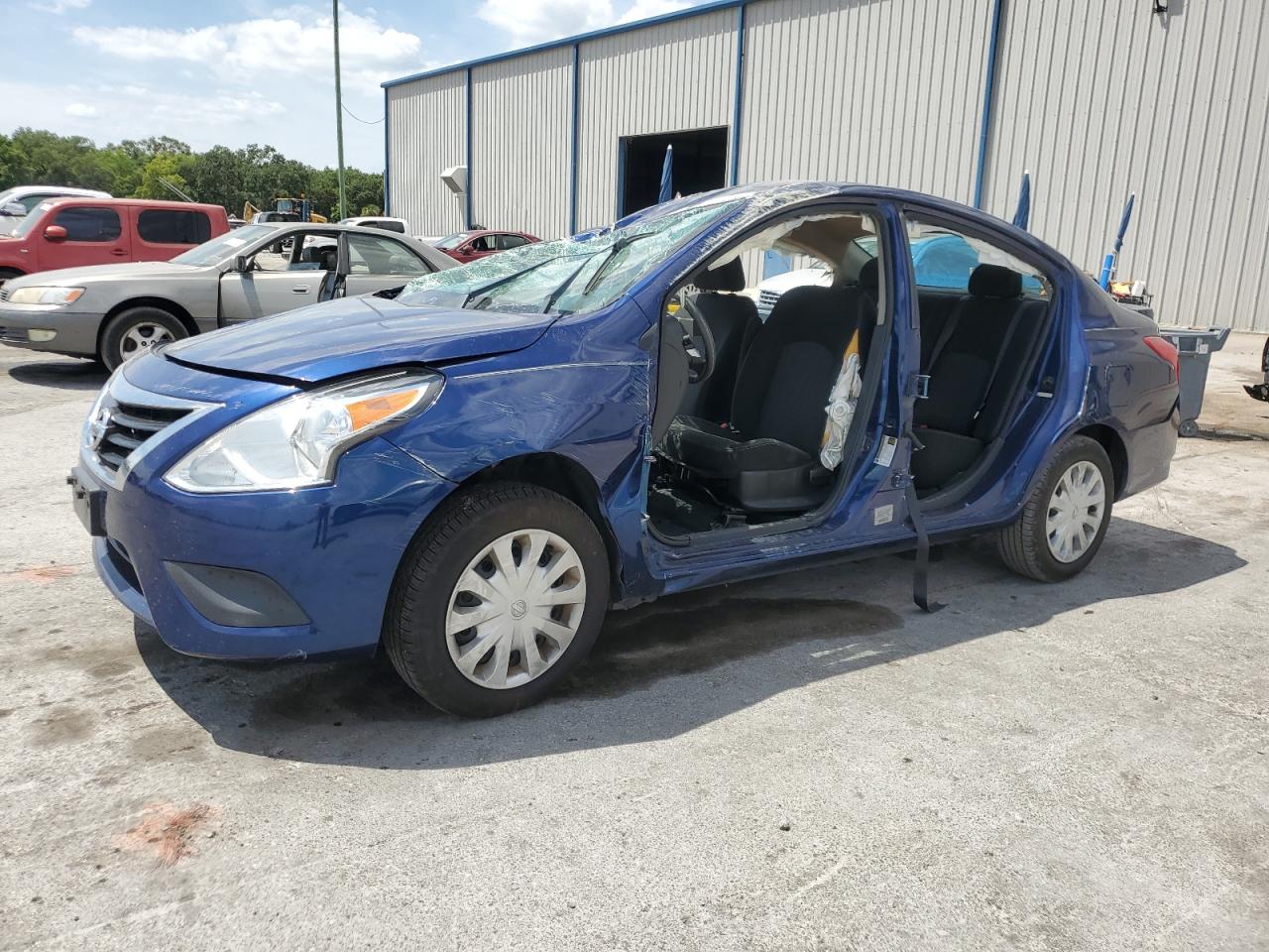 NISSAN VERSA S