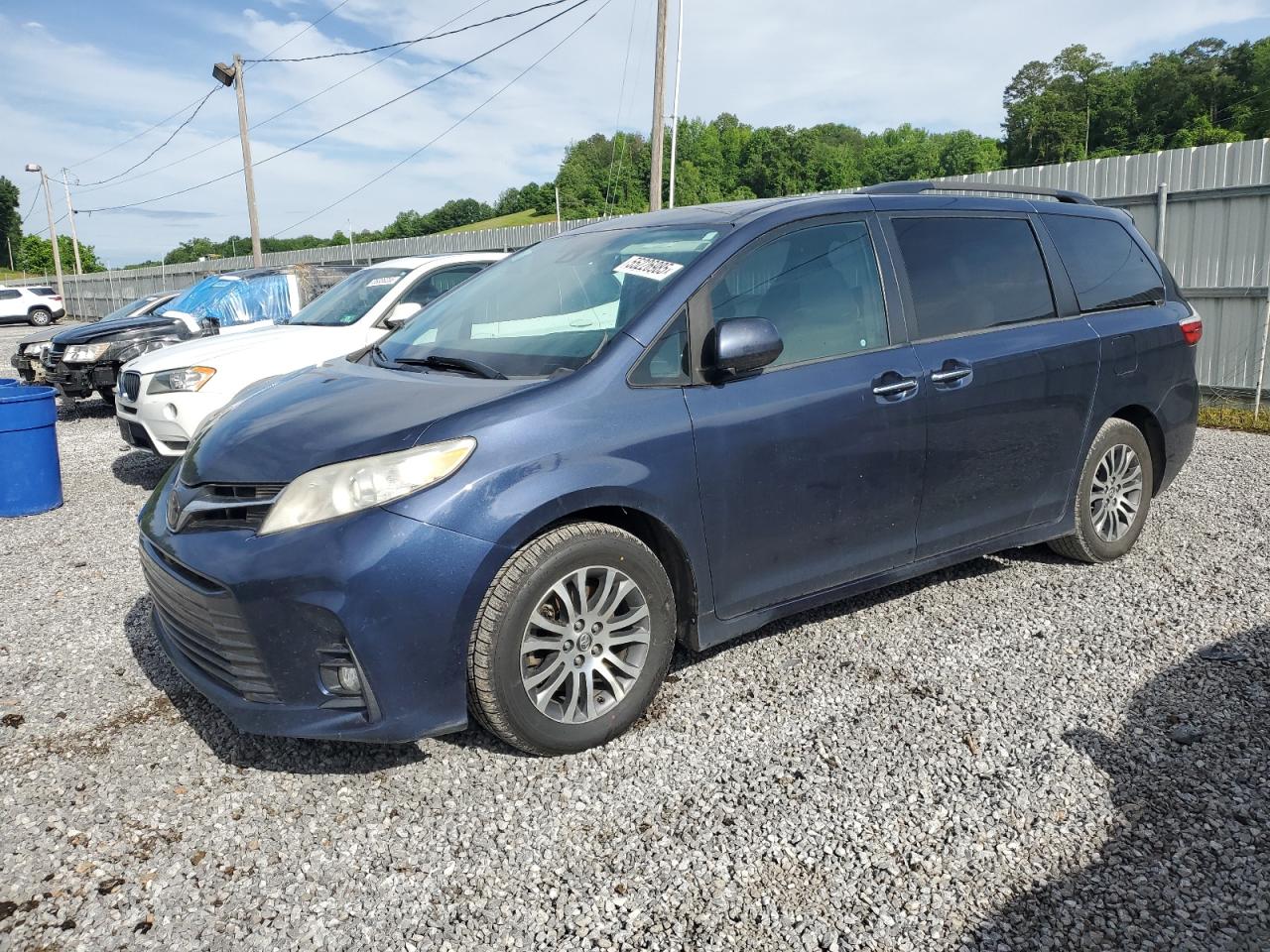 TOYOTA SIENNA XLE