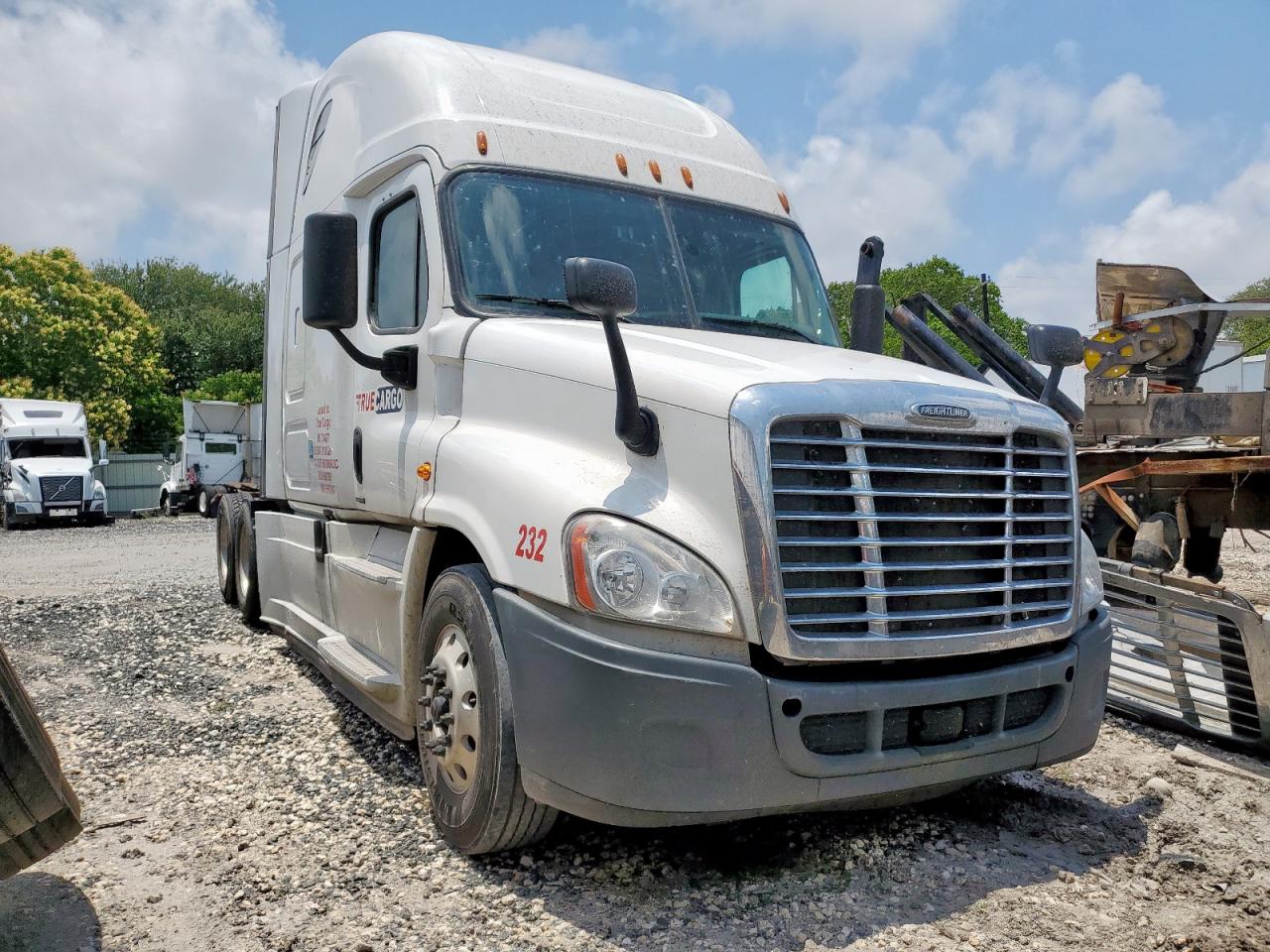  Salvage Freightliner Cascadia 1