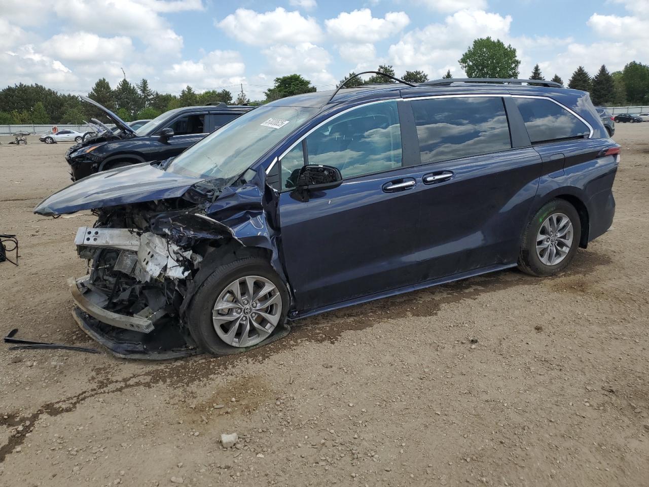 TOYOTA SIENNA XLE