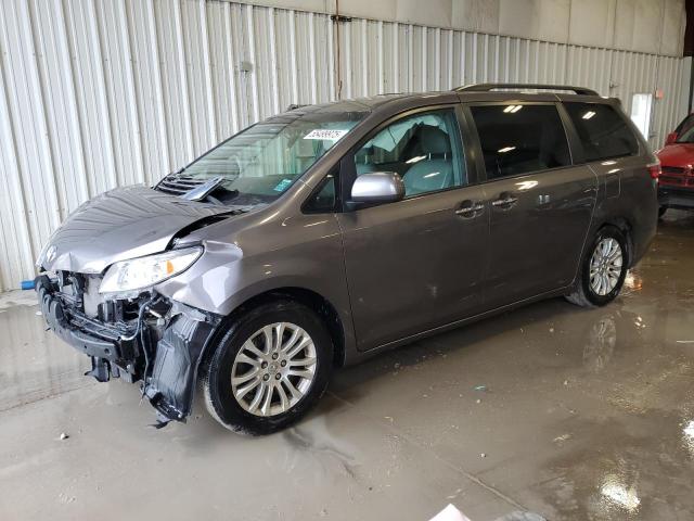 TOYOTA SIENNA XLE