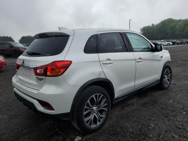 MITSUBISHI OUTLANDER 2019 white  gas JA4AR3AU7KU008518 photo #4