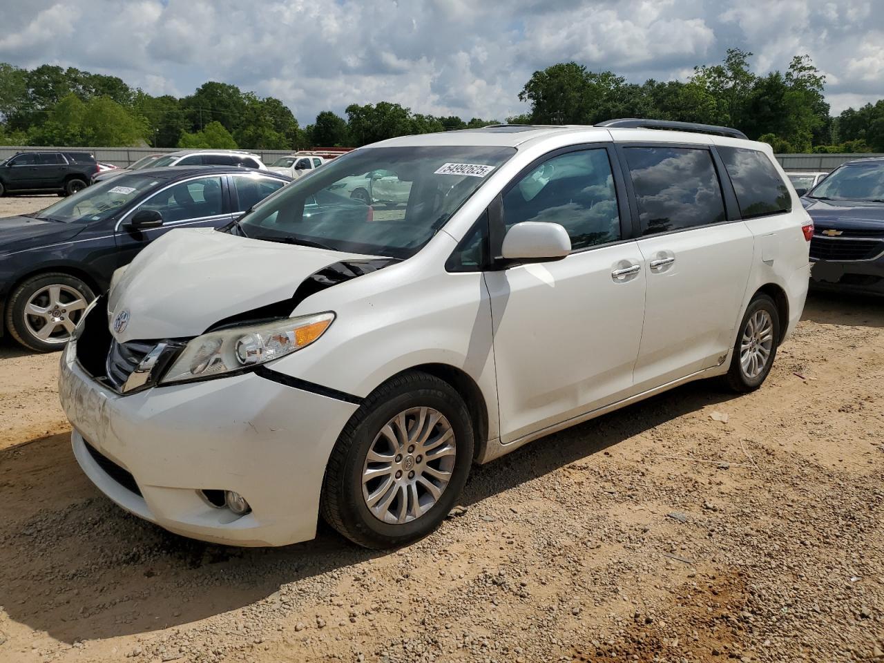 TOYOTA SIENNA XLE