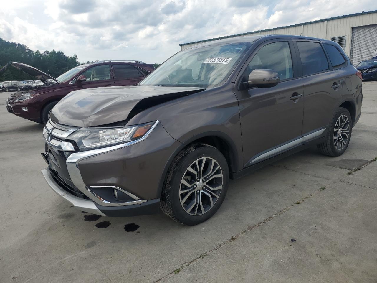 MITSUBISHI OUTLANDER SE