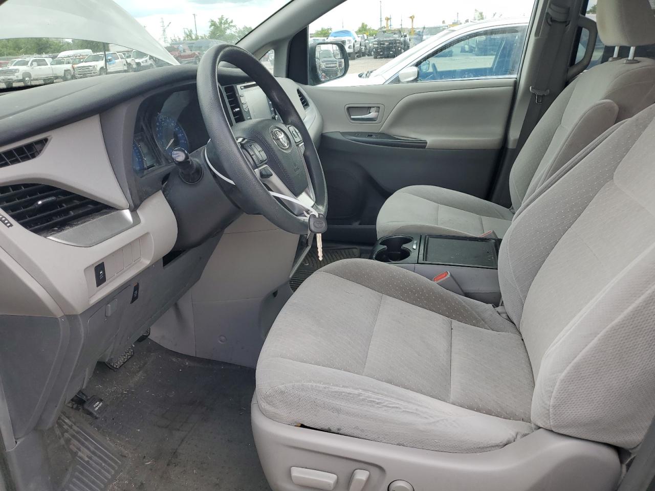 Lot #3294712145 2019 TOYOTA SIENNA LE