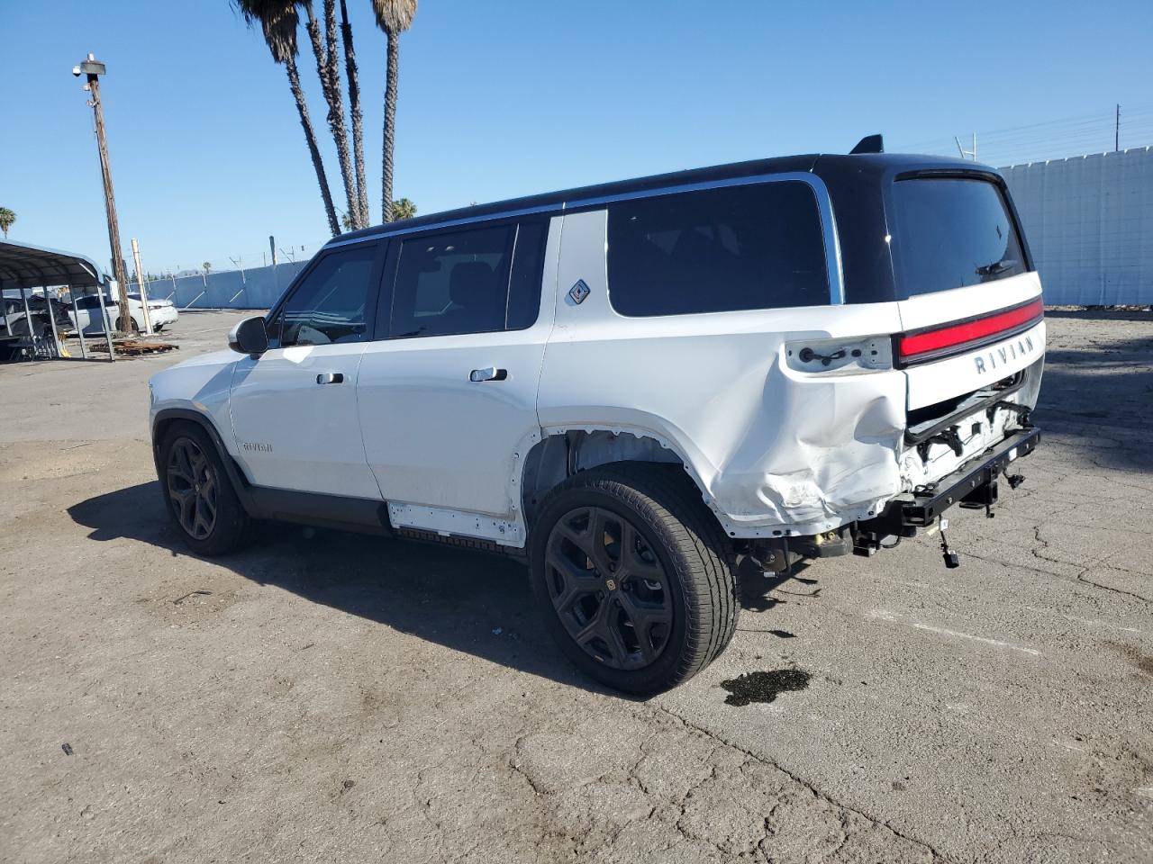 RIVIAN R1S ADVENTURE