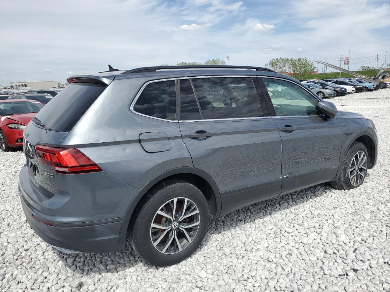 VOLKSWAGEN TIGUAN SE