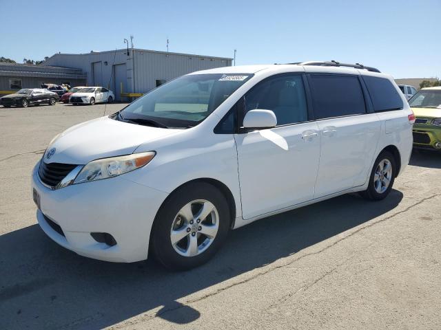 TOYOTA SIENNA LE