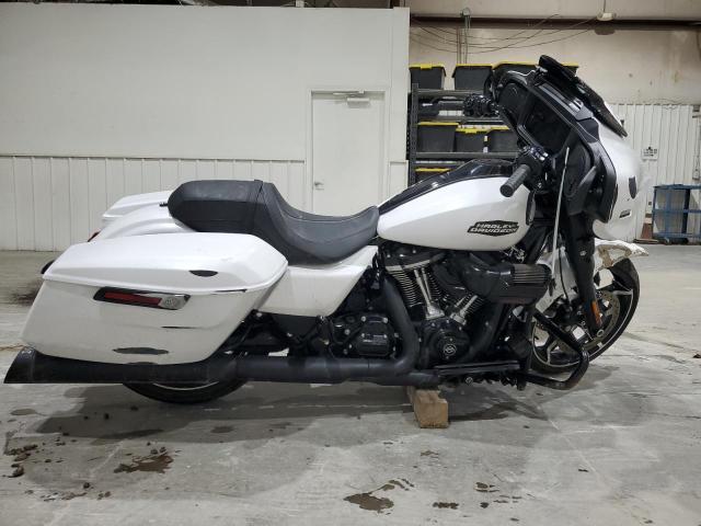 HARLEY-DAVIDSON FLHX 2024 white  gas 1HD1KB713RB632550 photo #1