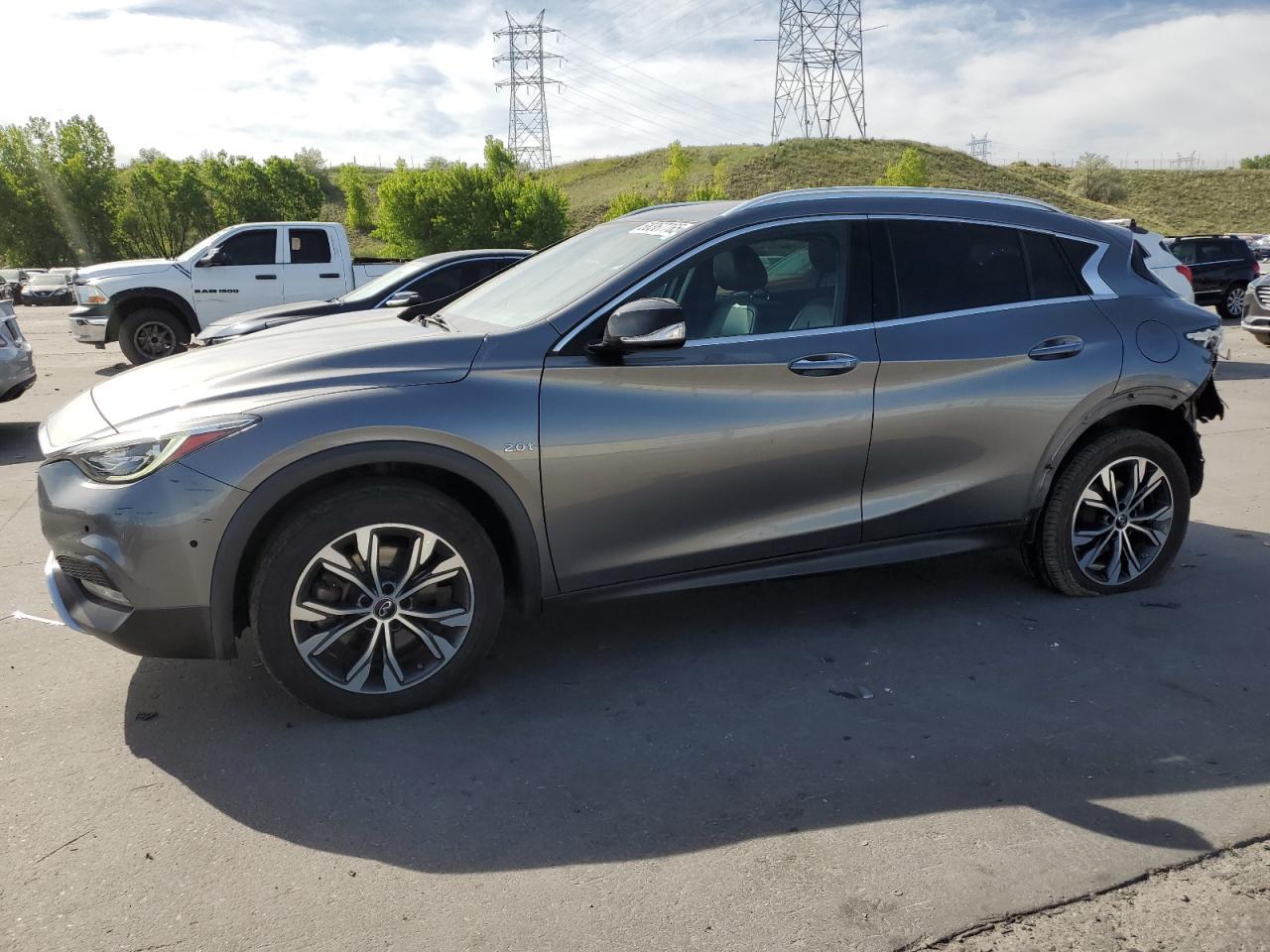 INFINITI QX30 BASE