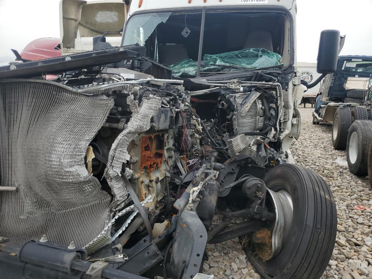 Lot #3271600358 2018 FREIGHTLINER CASCADIA 1