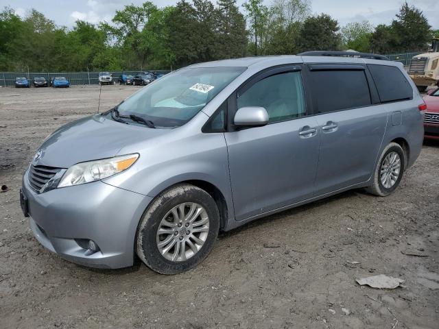 TOYOTA SIENNA XLE