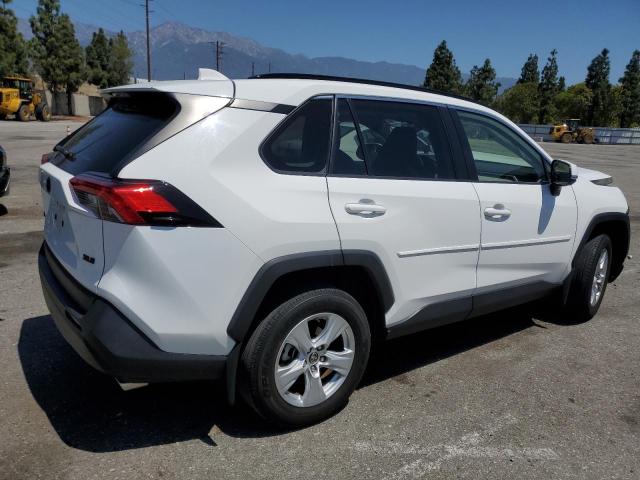 TOYOTA RAV4 XLE 2019 white  gas JTMW1RFV2KD029087 photo #4