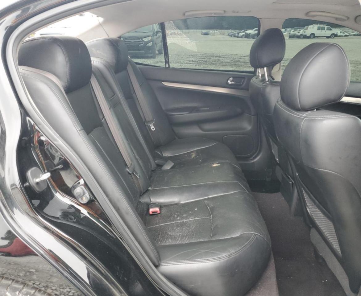 Infiniti G37 base 2012