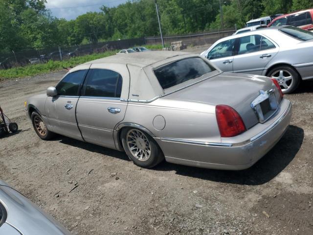 LINCOLN TOWN CAR S 2000 gold sedan 4d gas 1LNHM82W1YY765928 photo #3