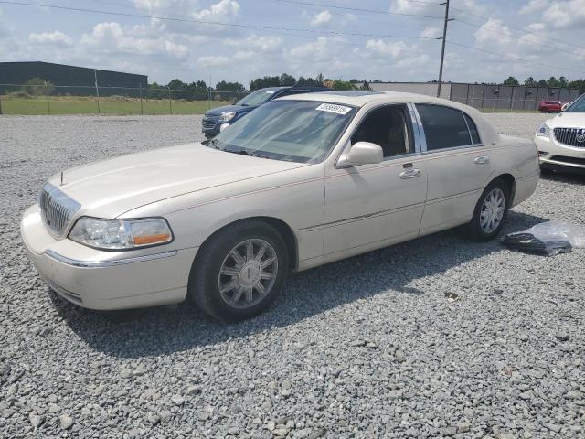 LINCOLN TOWN CAR C 2003 gold  gas 1LNHM83W73Y604393 photo #1