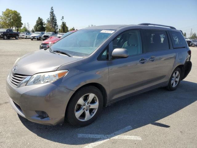 TOYOTA SIENNA LE