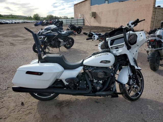 HARLEY-DAVIDSON FLHX 2024 white  gas 1HD1KB713RB608877 photo #1