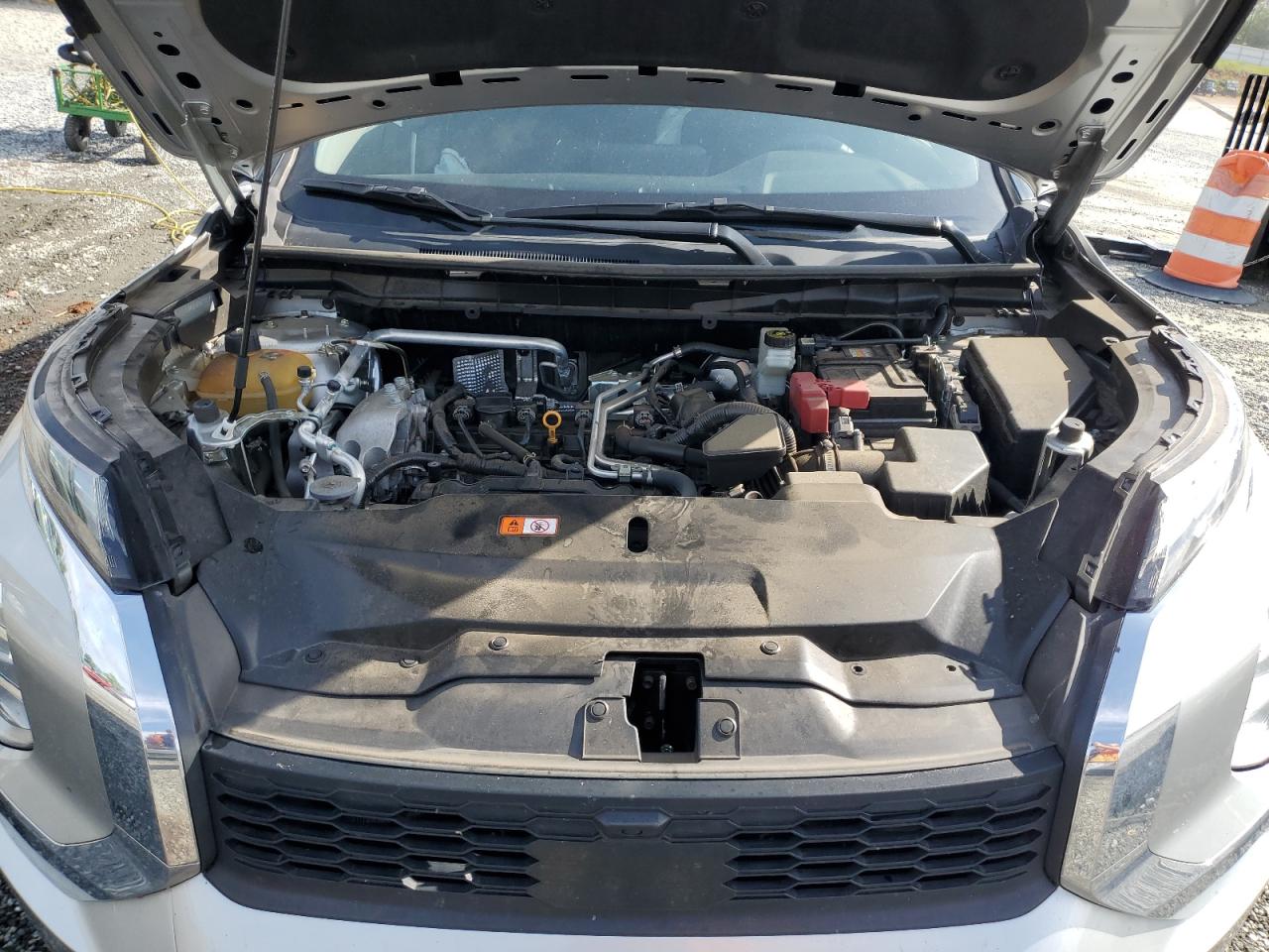 MITSUBISHI OUTLANDER ES