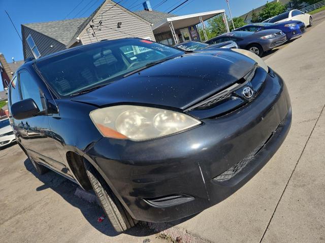 TOYOTA SIENNA CE