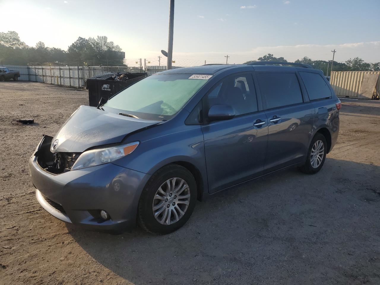 TOYOTA SIENNA XLE