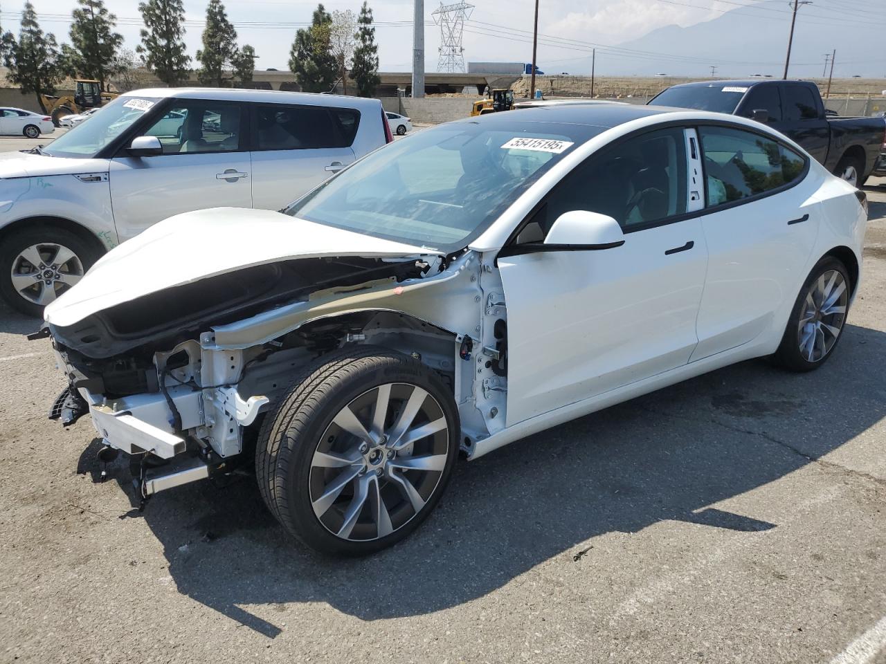 TESLA MODEL 3