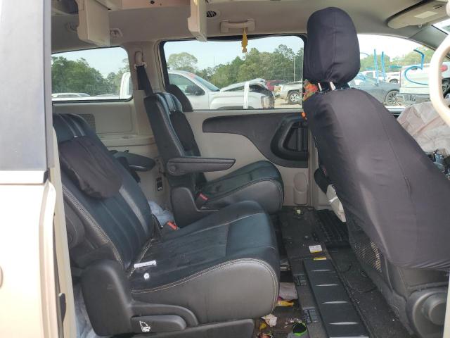 2016 CHRYSLER TOWN & COU - 2C4RC1BGXGR260288