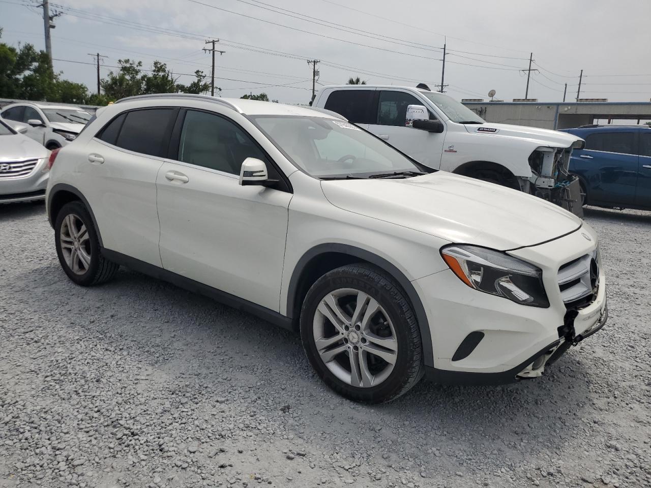MERCEDES-BENZ GLA-CLASS 2015