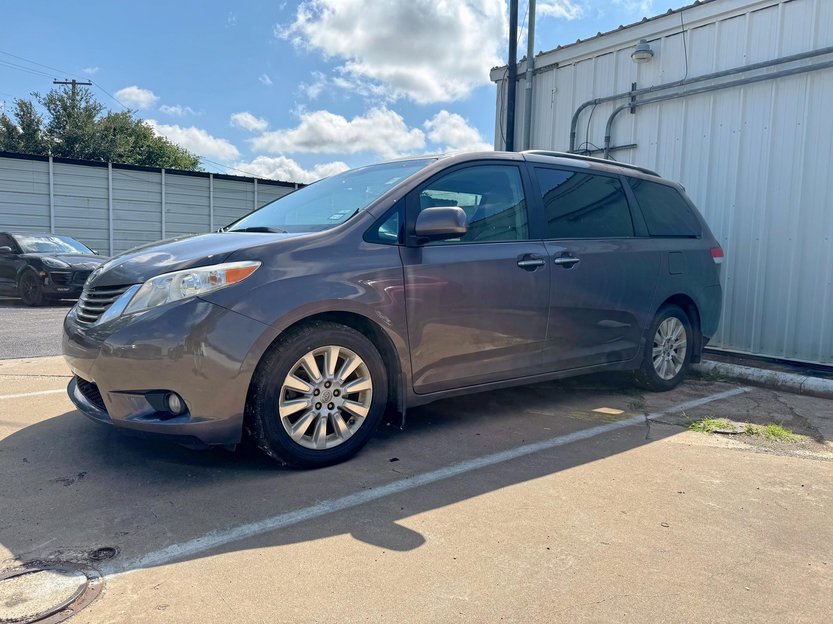 Vin: 5tddk3dc1ds092365, lot: 58743665, toyota all models xle 20132