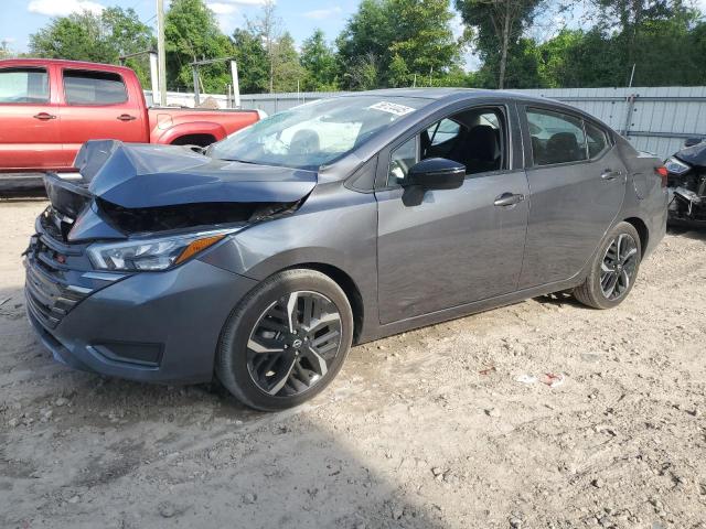 Vin: 3n1cn8fv7rl895697, lot: 56124445, nissan versa sr 2024 img_1