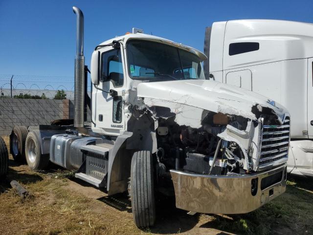 MACK 600 CXU600 2013 white tractor diesel 1M1AW07Y1DM034641 photo #1