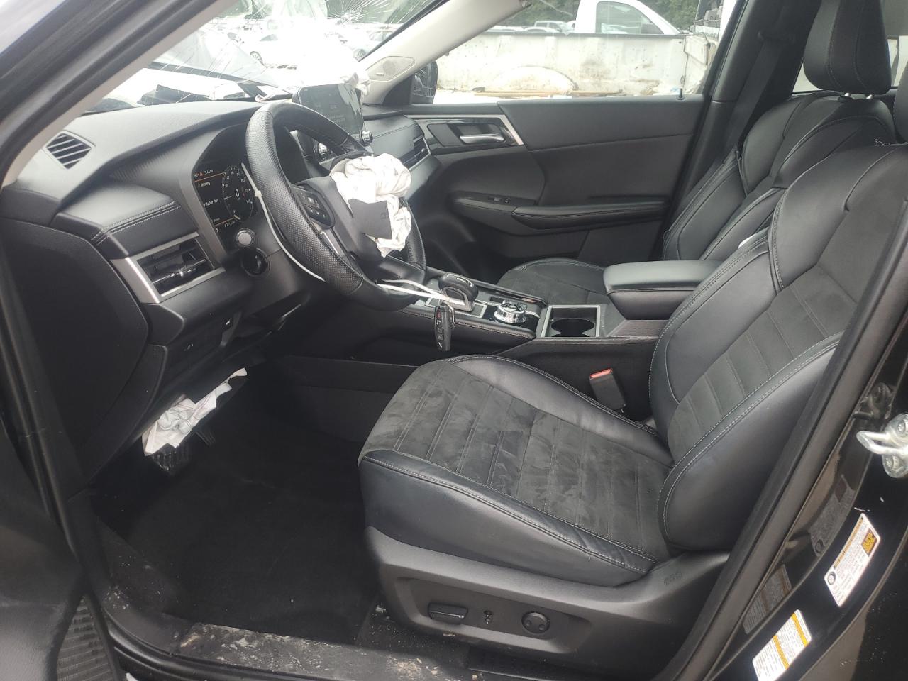 MITSUBISHI OUTLANDER SE