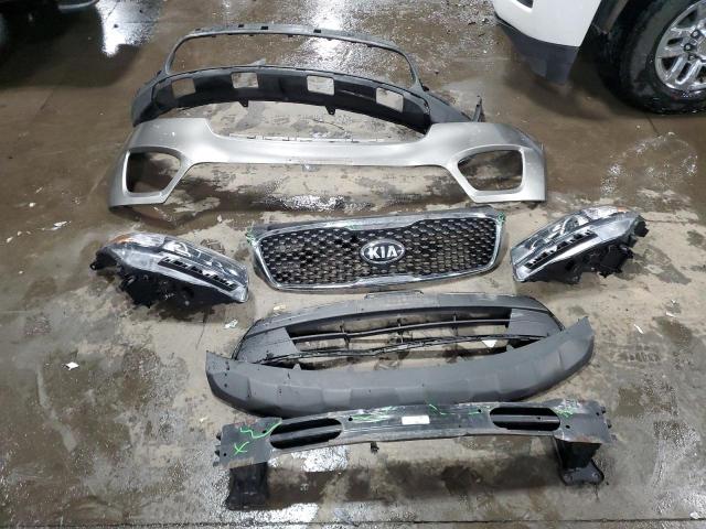 2016 KIA SORENTO LX - 5XYPG4A37GG121901